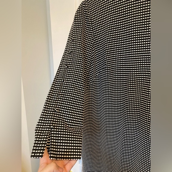 Chicos Button-Detail Jacquard Shift Dress P2P 21 inches - Picture 3 of 10